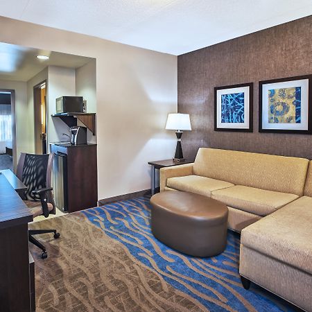 Holiday Inn Express & Suites Dayton South - I-675 By Ihg Shanersville Bagian luar foto