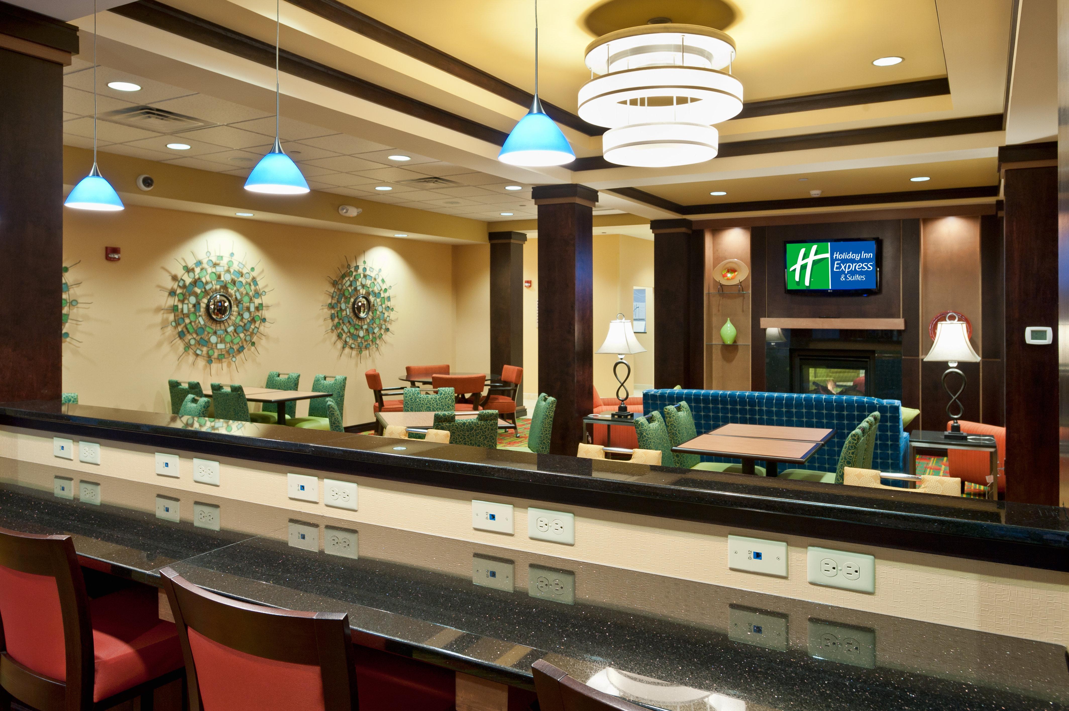 Holiday Inn Express & Suites Dayton South - I-675 By Ihg Shanersville Bagian luar foto
